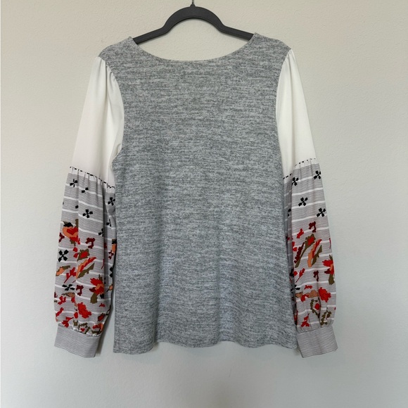 Pattern Sleeve Gray Top/Sweater - Picture 4 of 12